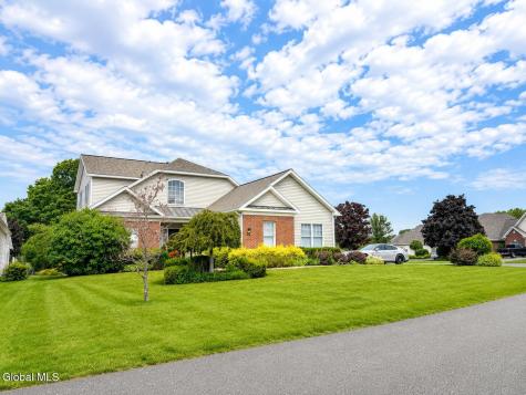 37 Cheshire Way Loudonville NY 12211