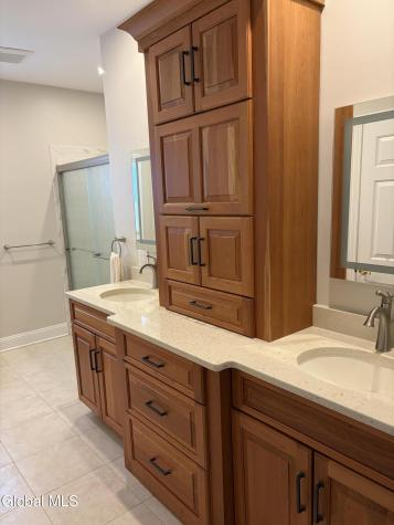 37 Cheshire Way Loudonville NY 12211