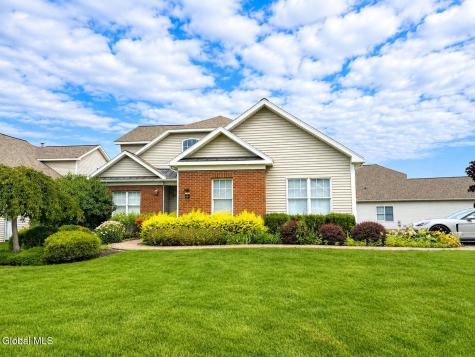 37 Cheshire Way Loudonville NY 12211