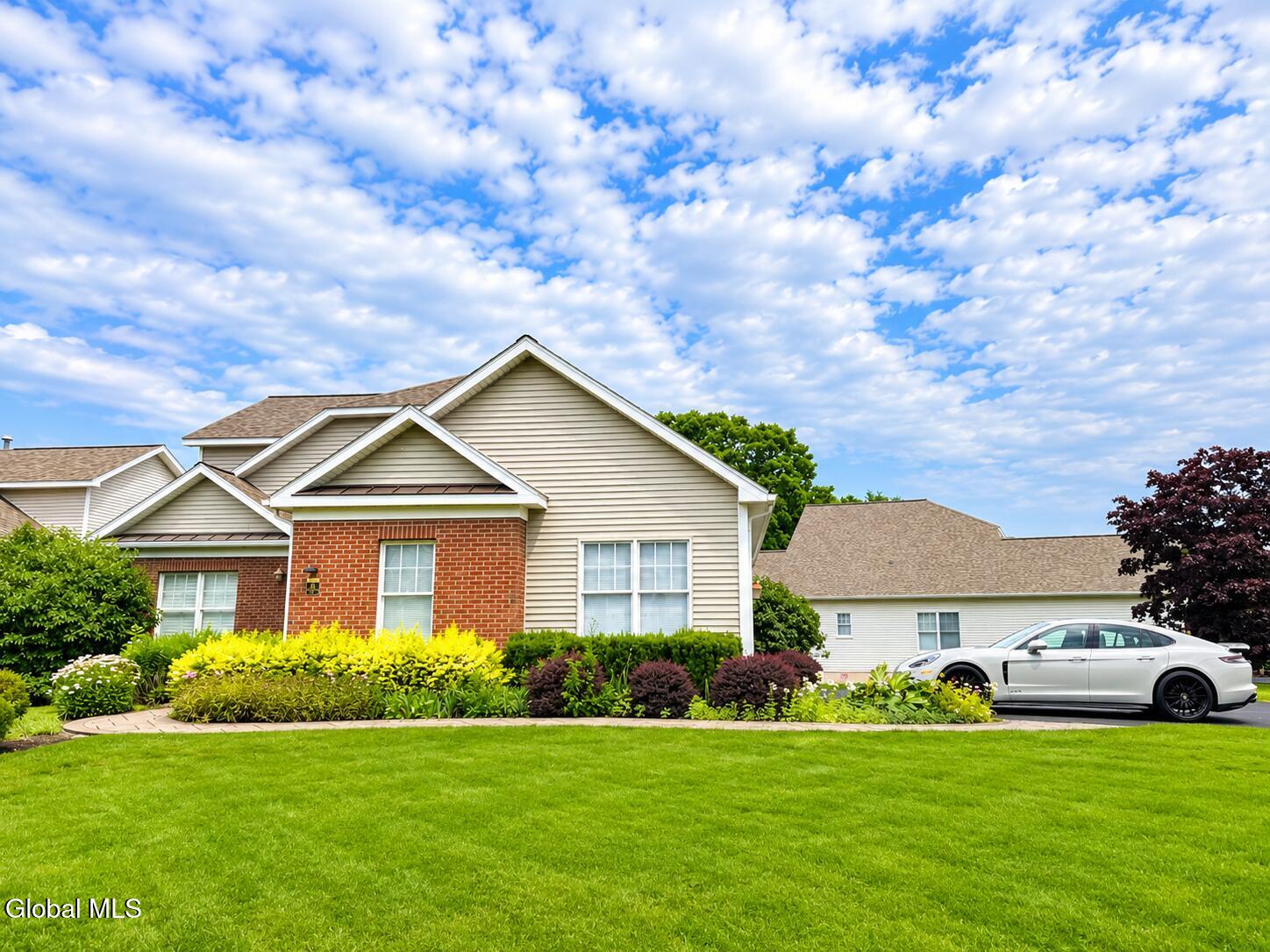 37 Cheshire Way Loudonville NY 12211