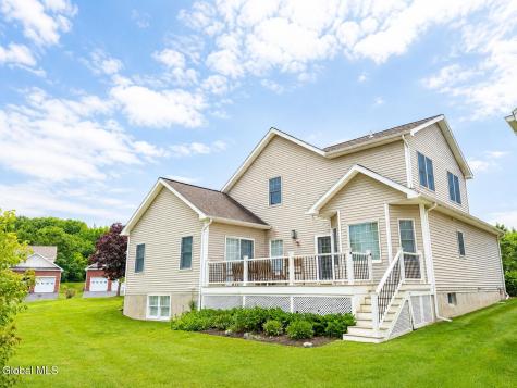 37 Cheshire Way Loudonville NY 12211