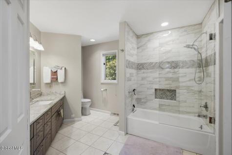 18 Pinion Pine Lane Queensbury NY 12804