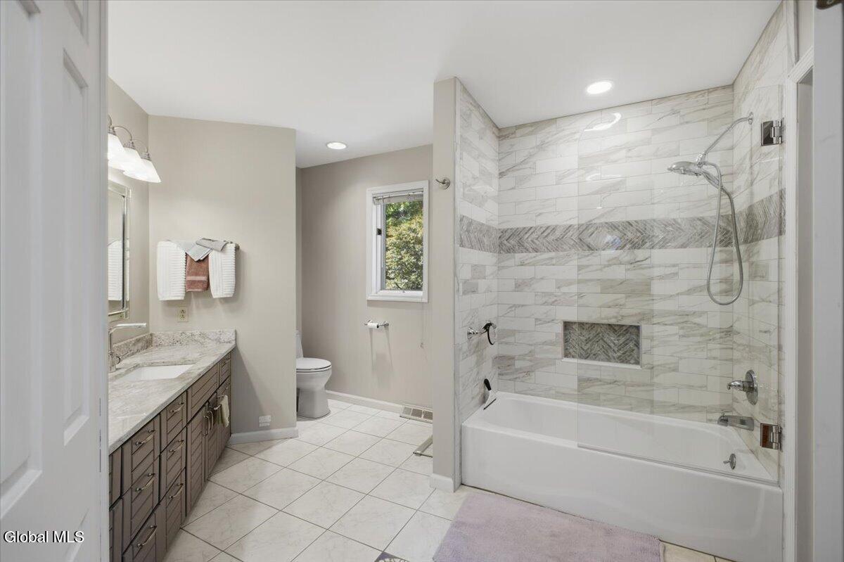 18 Pinion Pine Lane Queensbury NY 12804