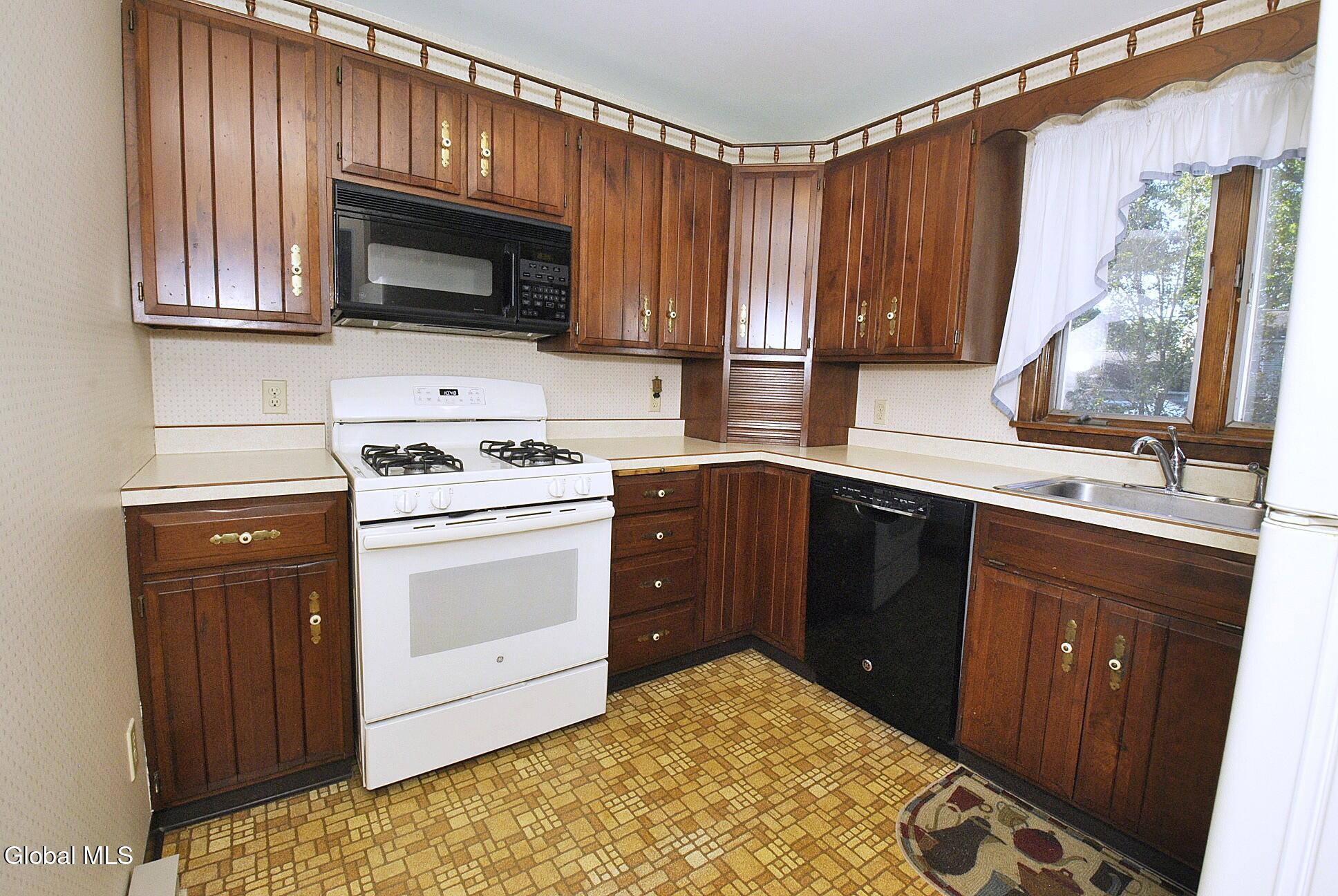 18 Tattersall Lane Albany NY 12205