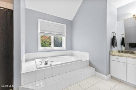 7 Seneca Court Slingerlands NY 12159