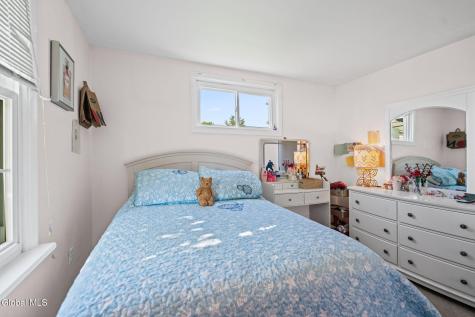 12 Grapevine Place Latham NY 12110