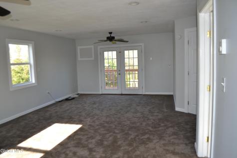 60 Colonial Road Stillwater NY 12170