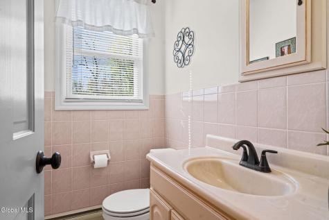 4 Ridge Lane Ballston Lake NY 12019
