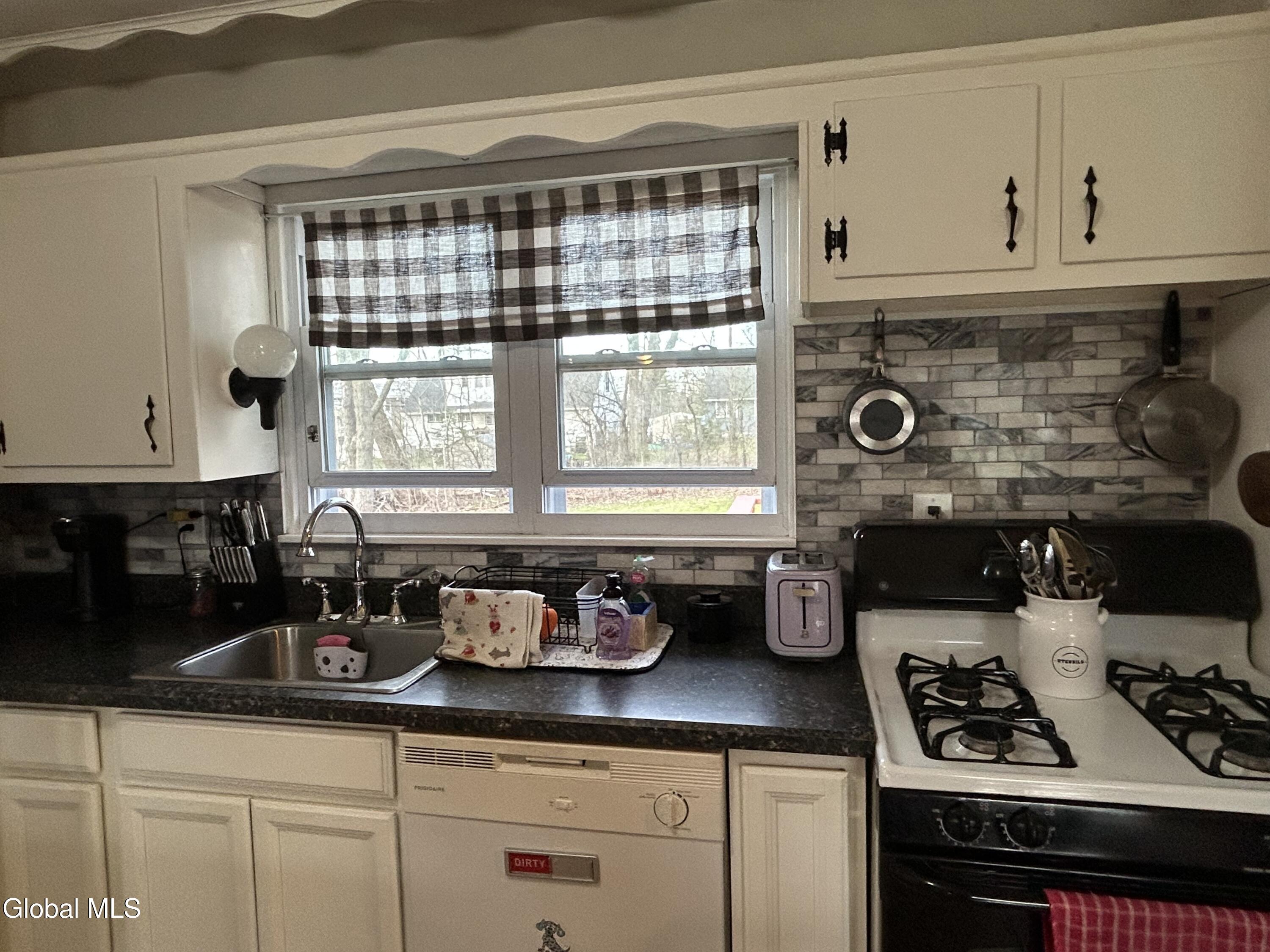 2312 Dean Street Niskayuna NY 12309