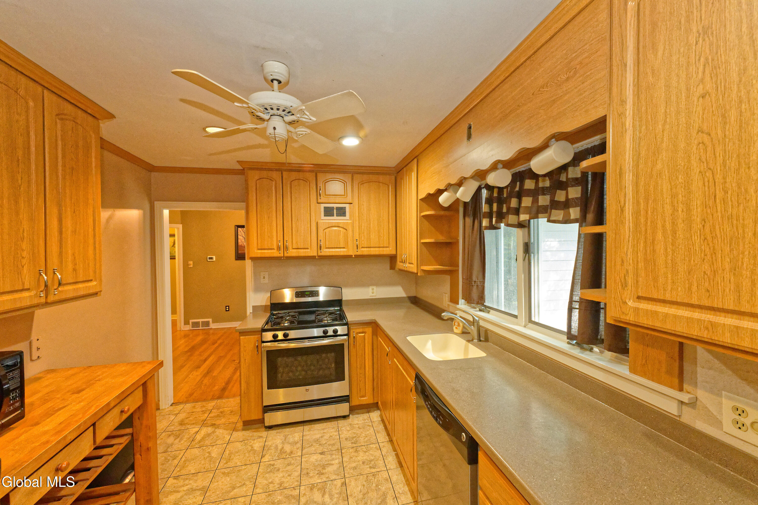 1585 Regal Avenue Schenectady NY 12309