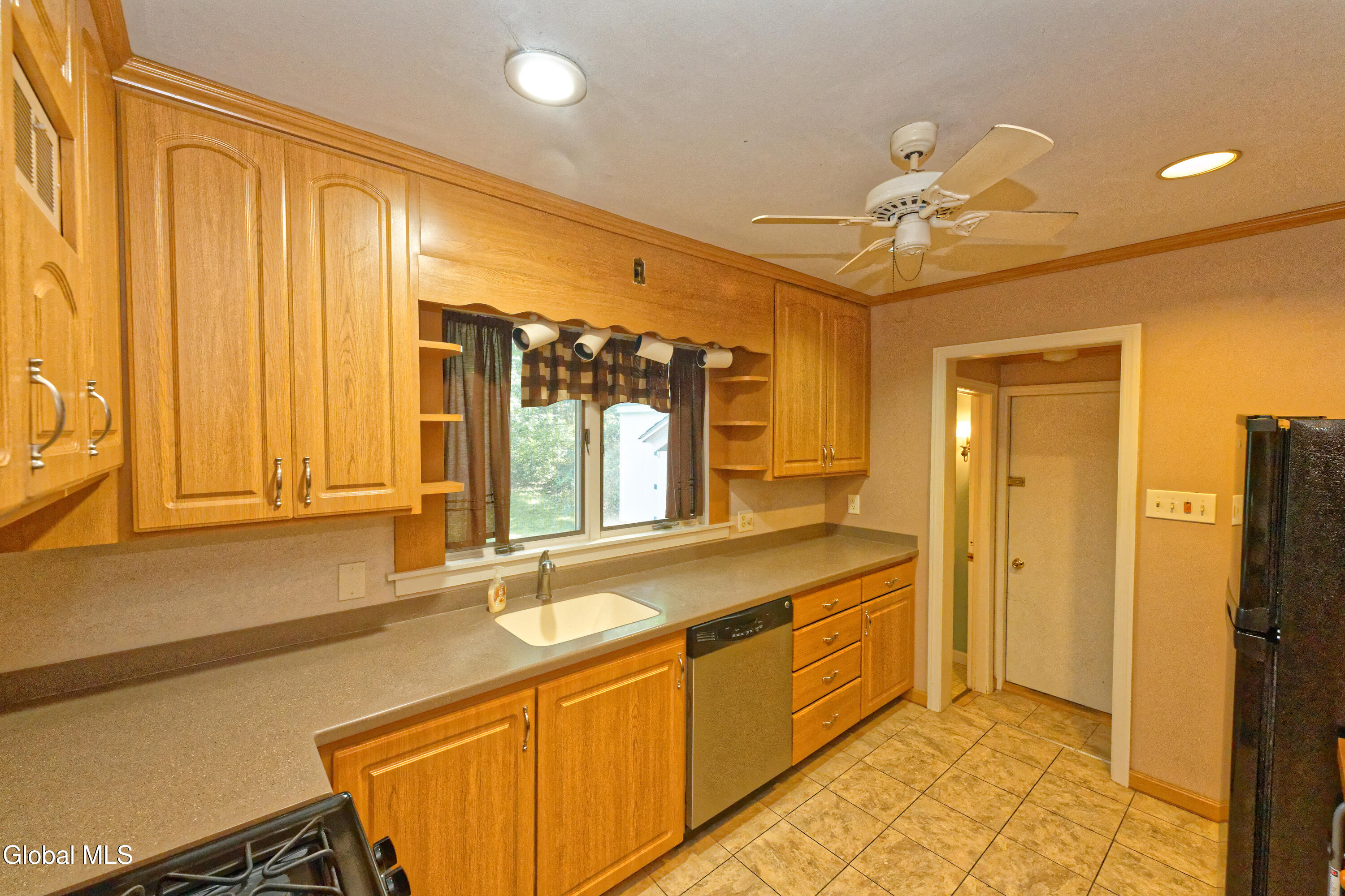 1585 Regal Avenue Schenectady NY 12309