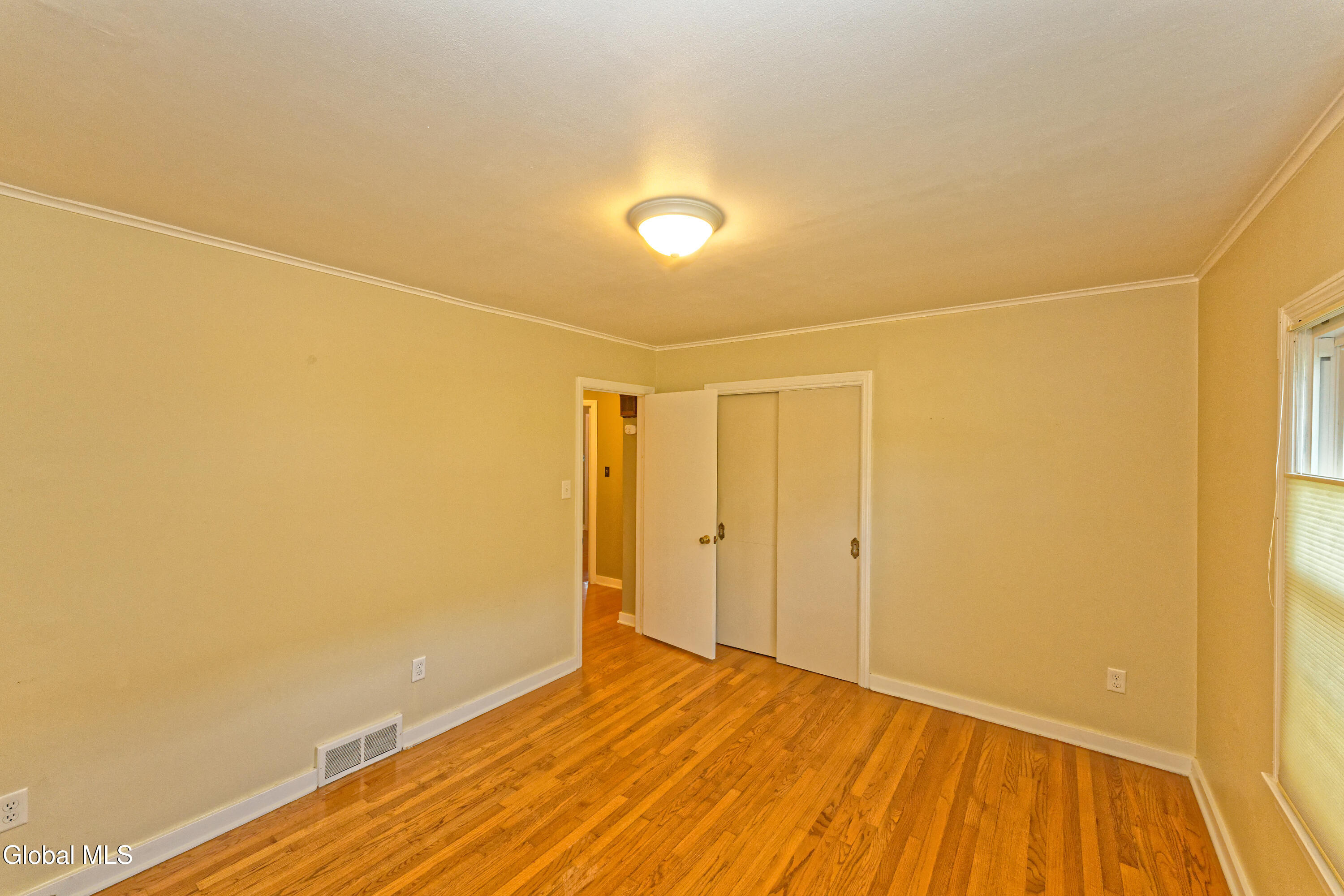 1585 Regal Avenue Schenectady NY 12309