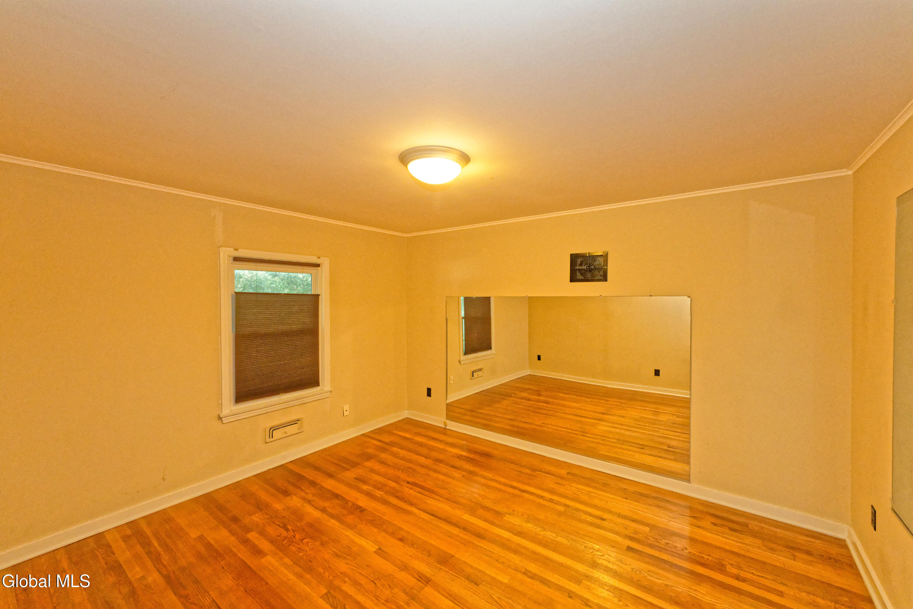 1585 Regal Avenue Schenectady NY 12309