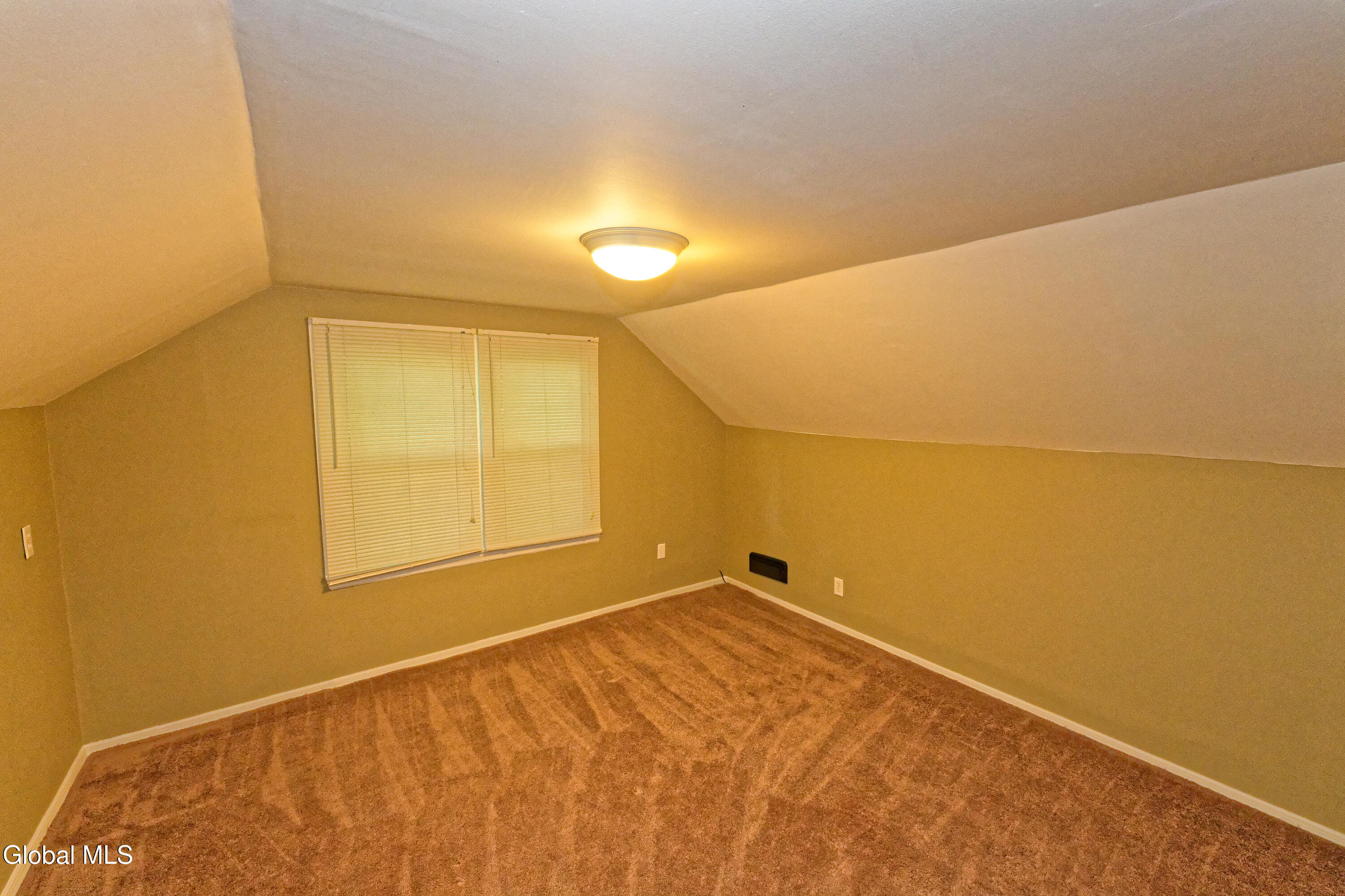 1585 Regal Avenue Schenectady NY 12309