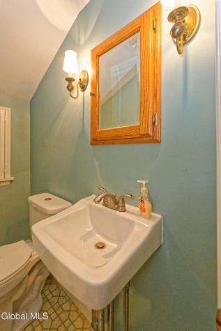 1585 Regal Avenue Schenectady NY 12309
