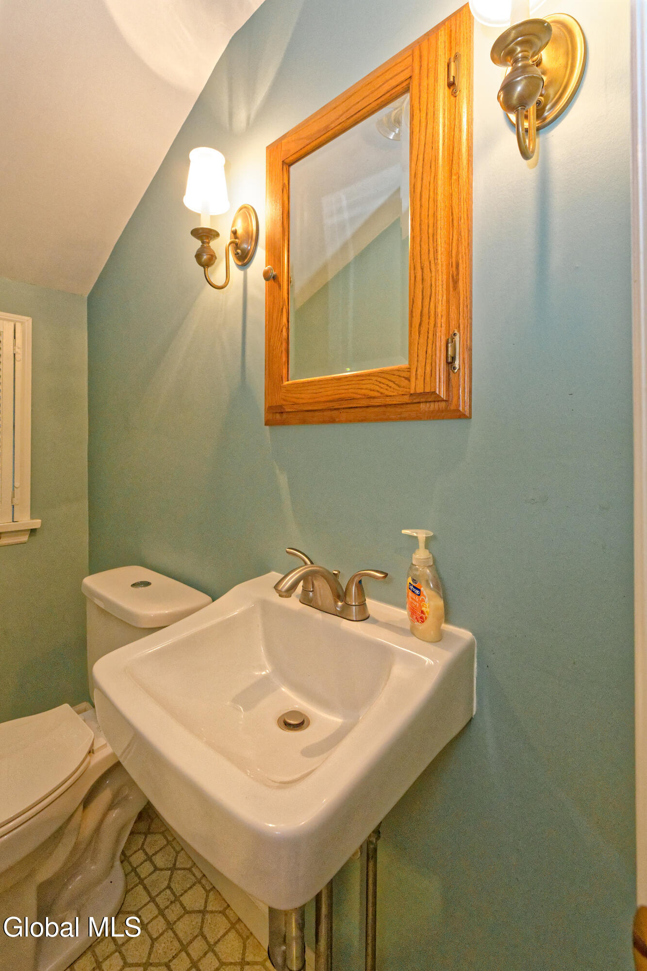 1585 Regal Avenue Schenectady NY 12309