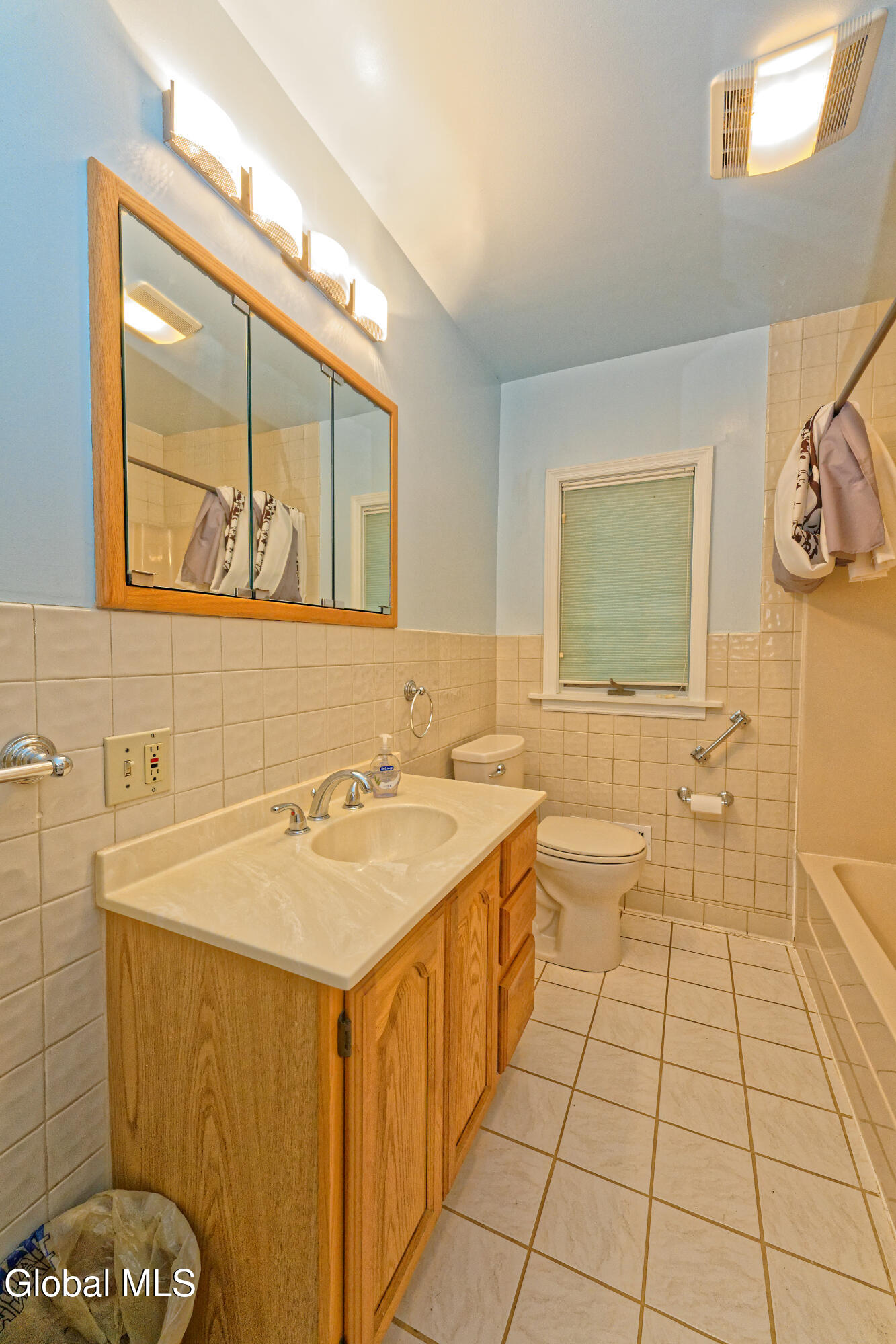 1585 Regal Avenue Schenectady NY 12309