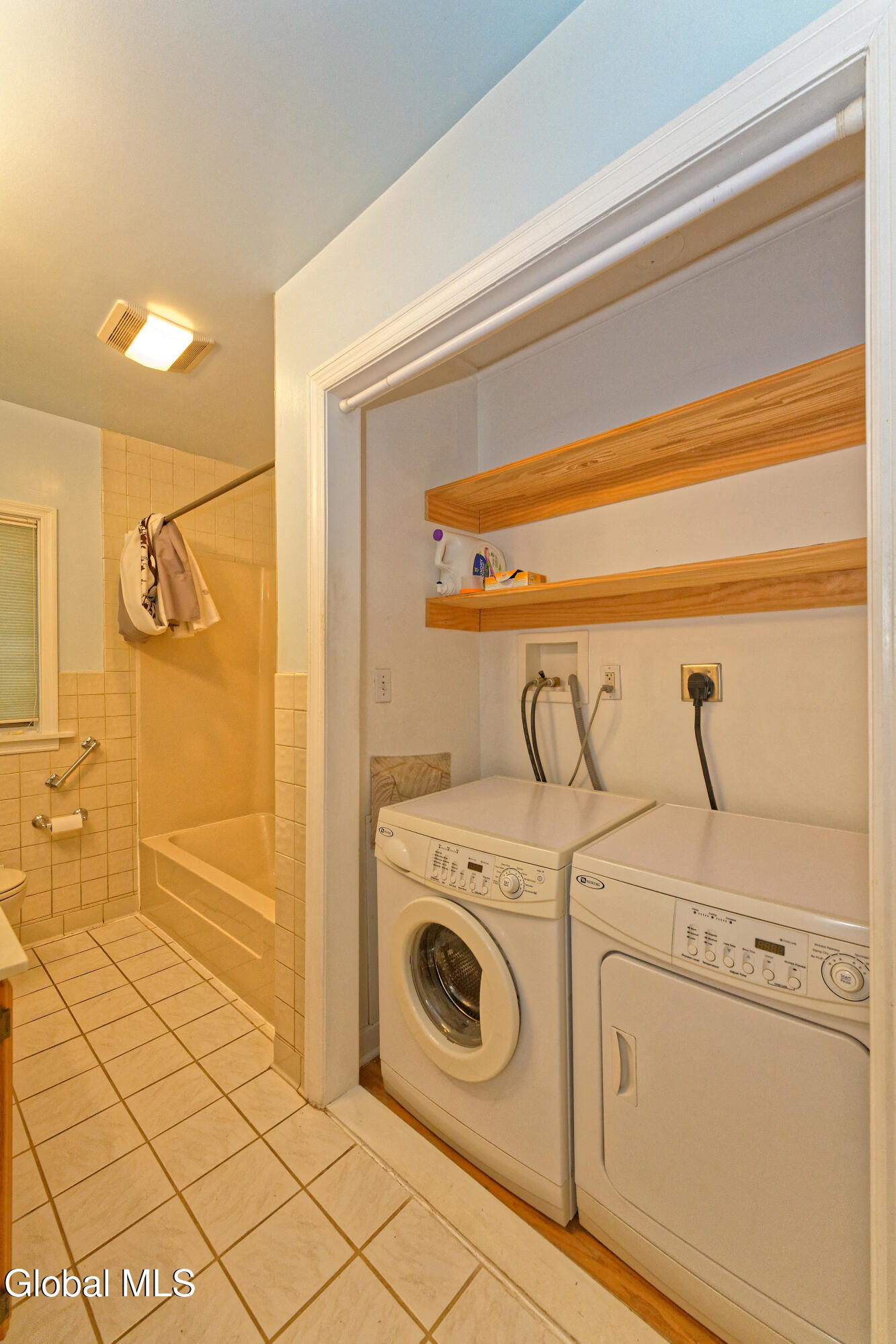 1585 Regal Avenue Schenectady NY 12309