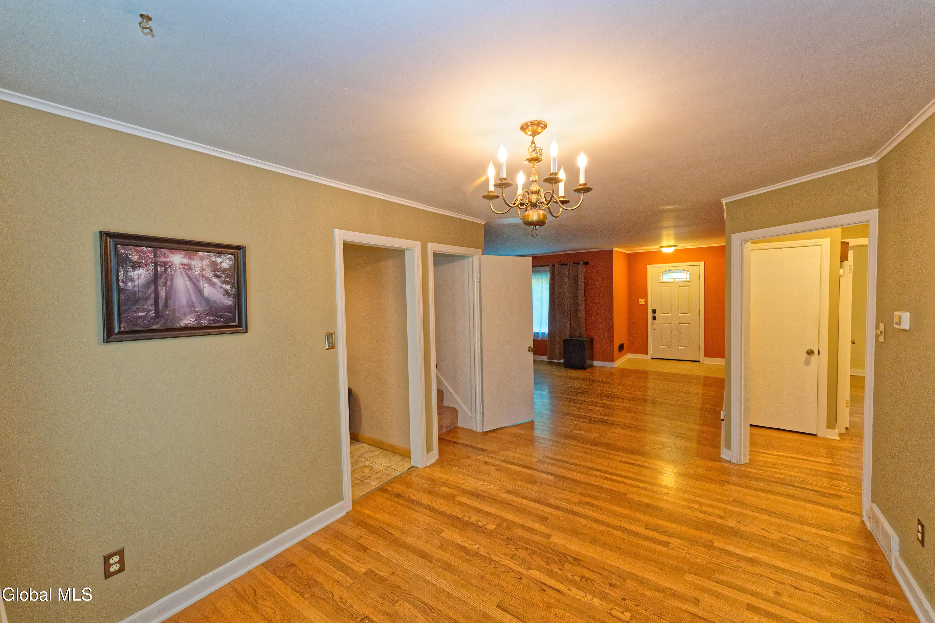 1585 Regal Avenue Schenectady NY 12309