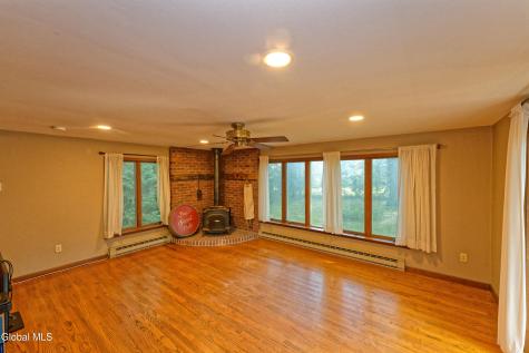 1585 Regal Avenue Schenectady NY 12309
