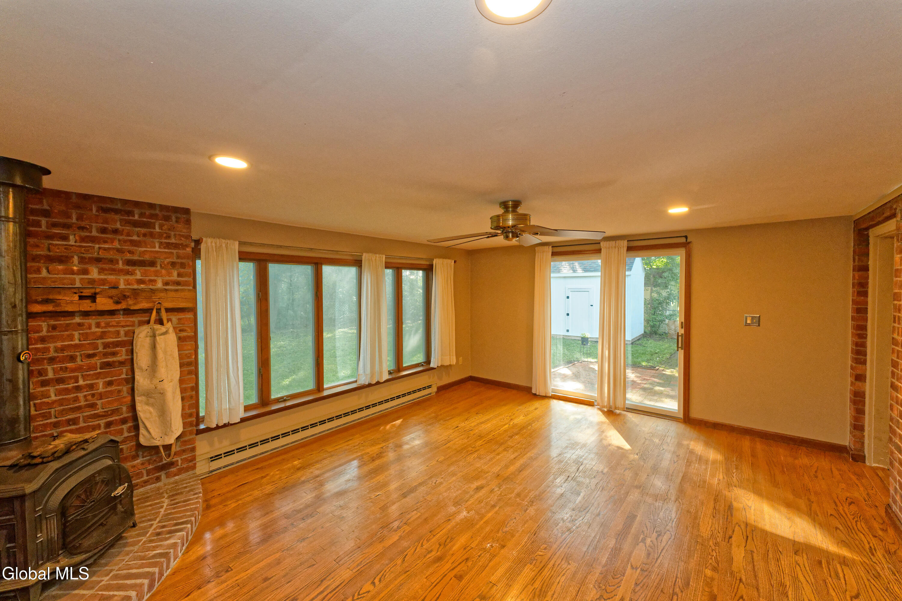1585 Regal Avenue Schenectady NY 12309