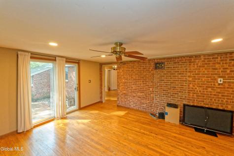 1585 Regal Avenue Schenectady NY 12309