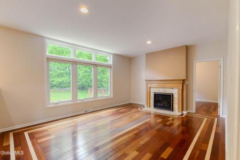 826 Creek Court Slingerlands NY 12159