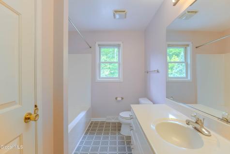826 Creek Court Slingerlands NY 12159