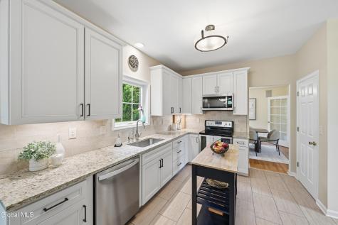22 Blue Jay Way Rexford NY 12148