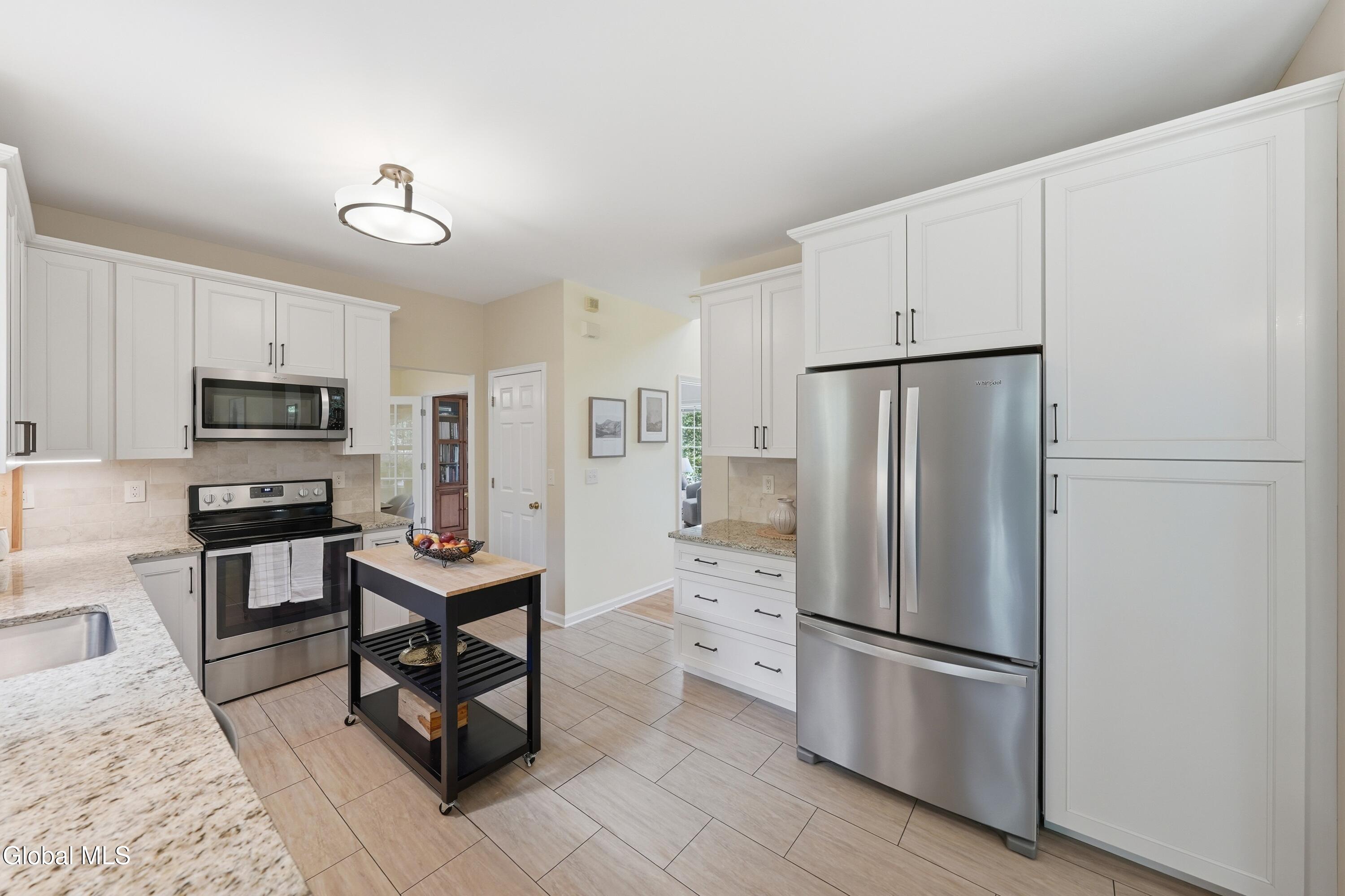 22 Blue Jay Way Rexford NY 12148