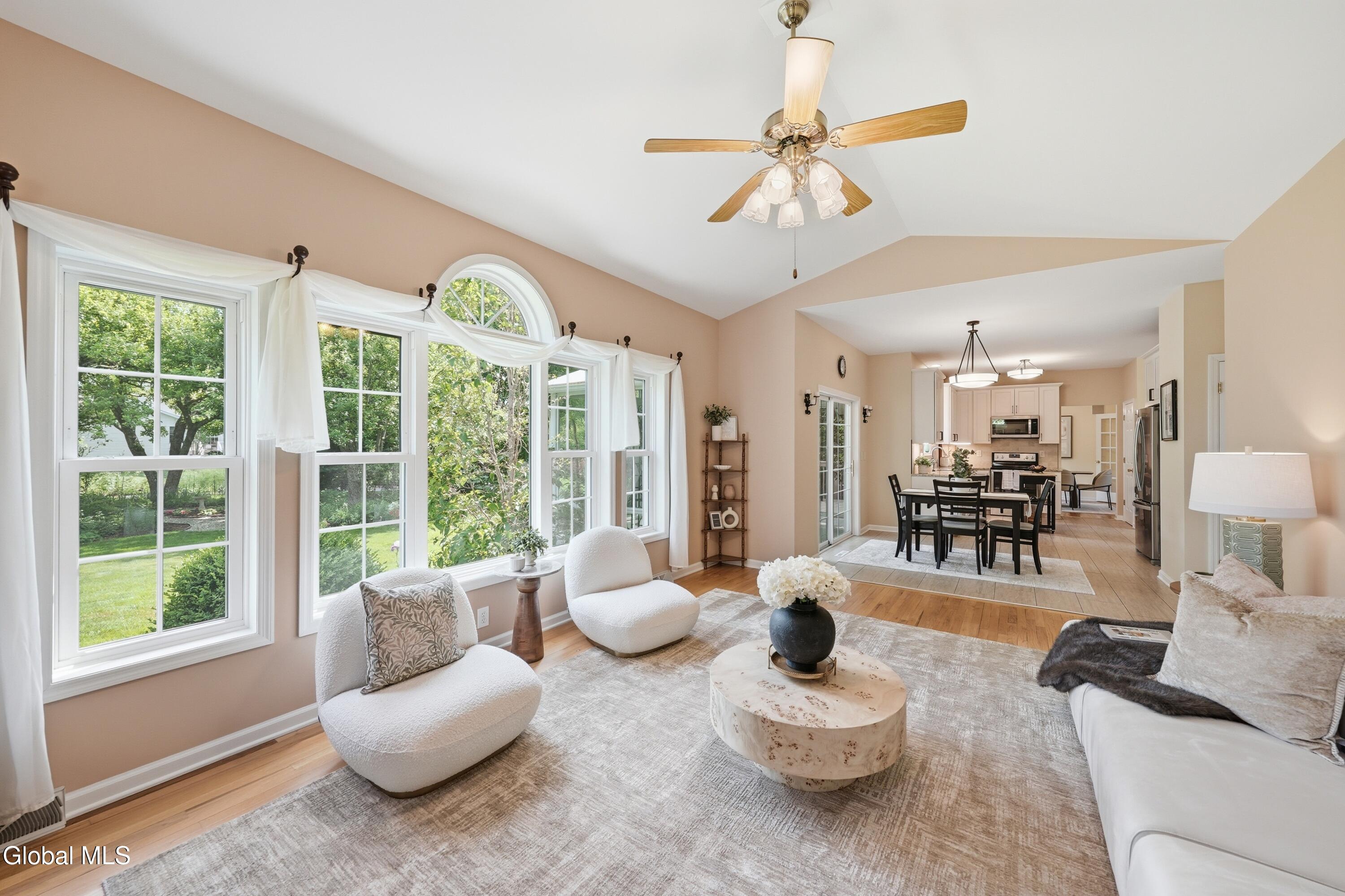 22 Blue Jay Way Rexford NY 12148