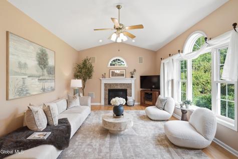 22 Blue Jay Way Rexford NY 12148
