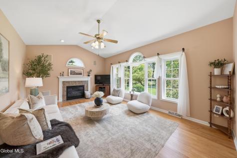 22 Blue Jay Way Rexford NY 12148