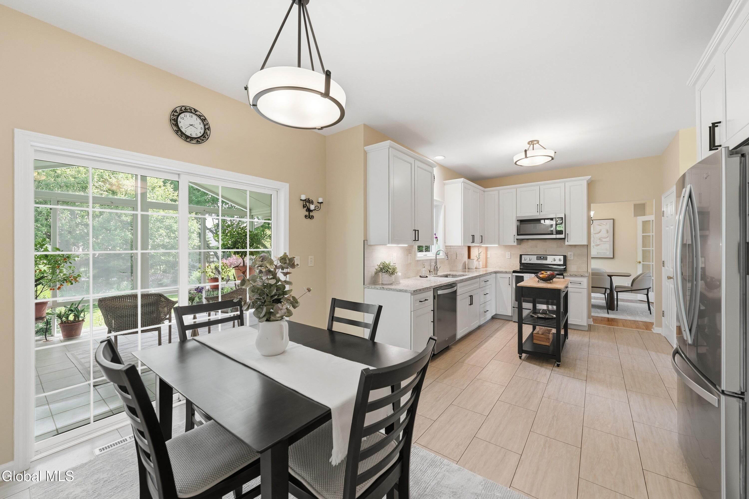 22 Blue Jay Way Rexford NY 12148
