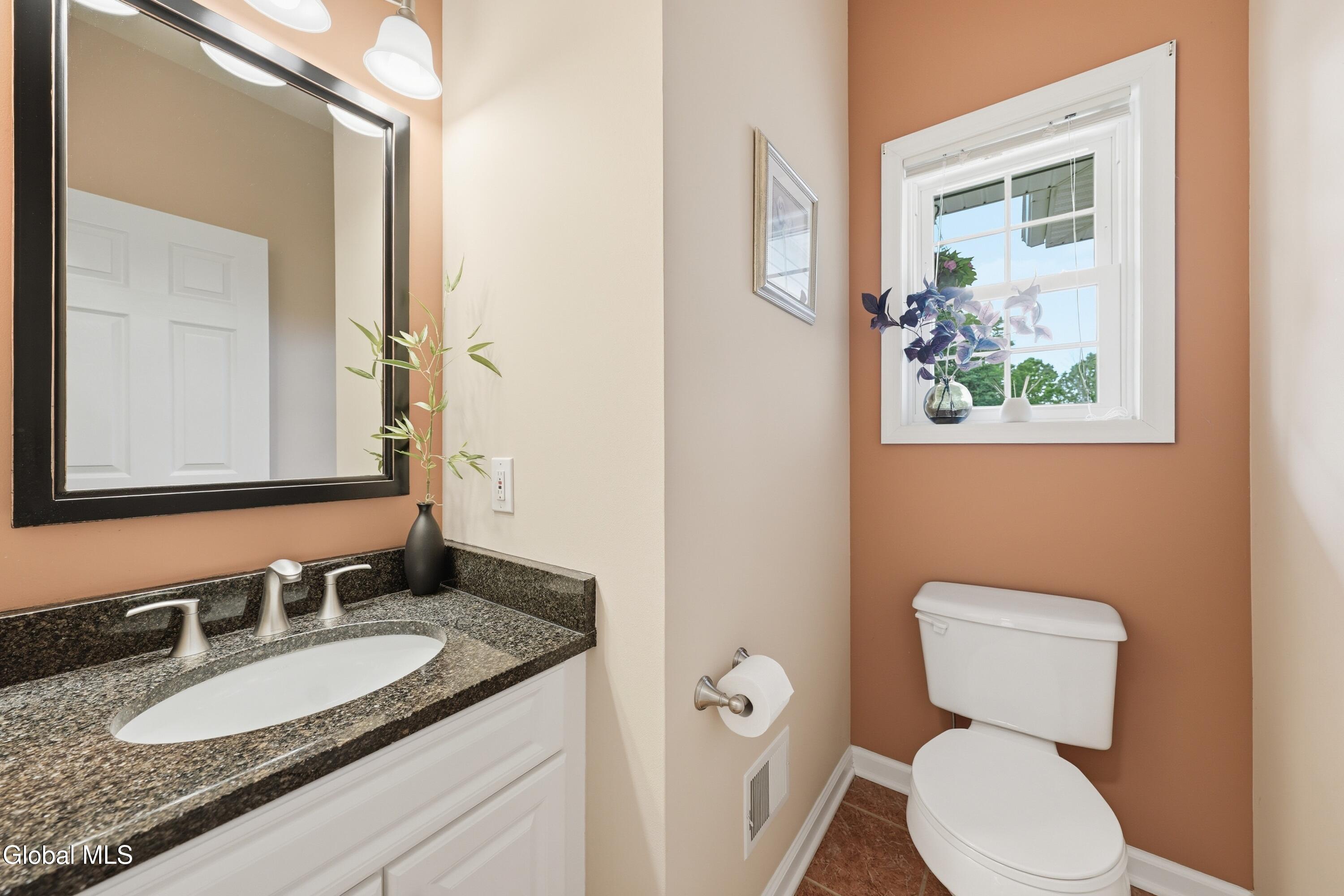 22 Blue Jay Way Rexford NY 12148