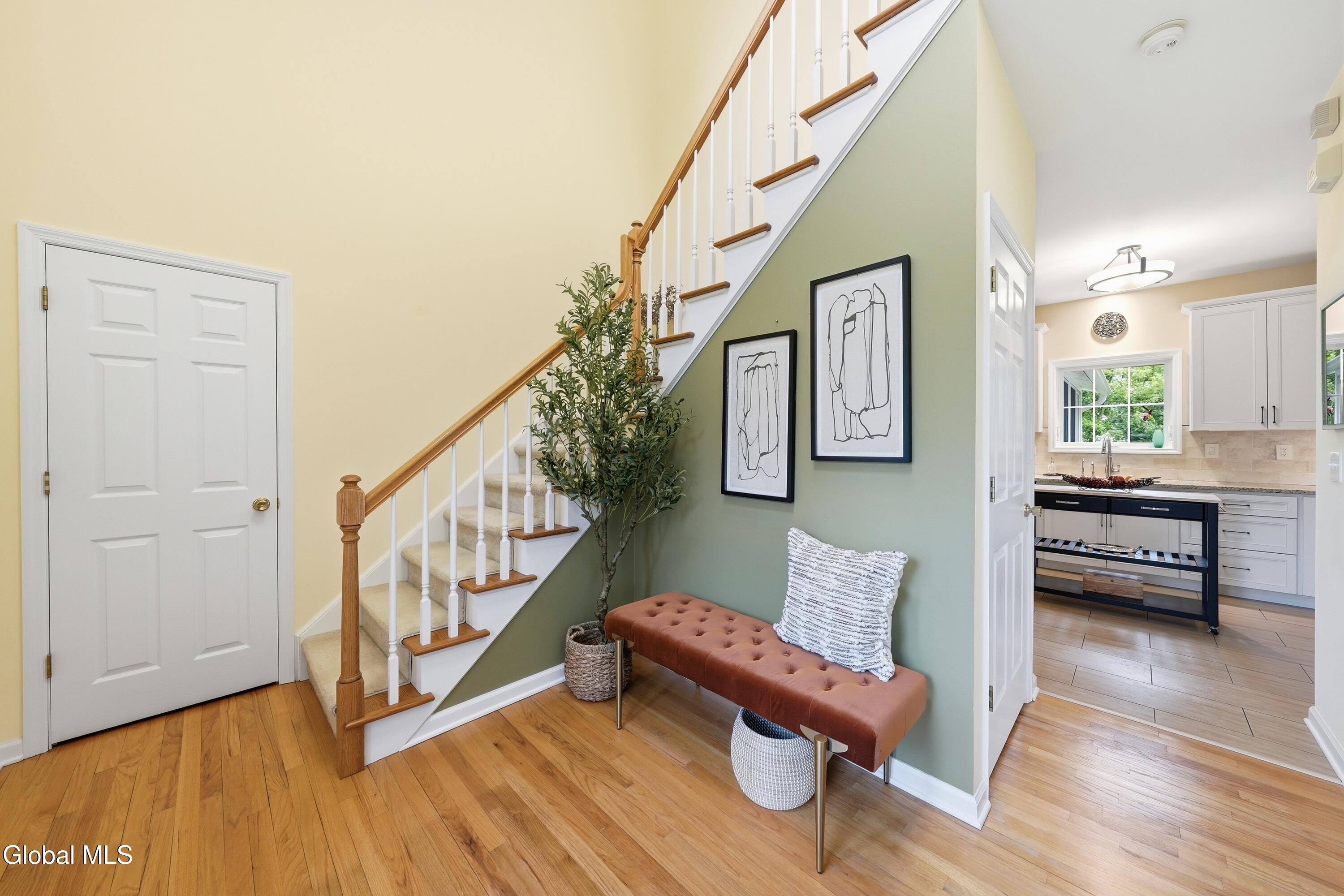 22 Blue Jay Way Rexford NY 12148