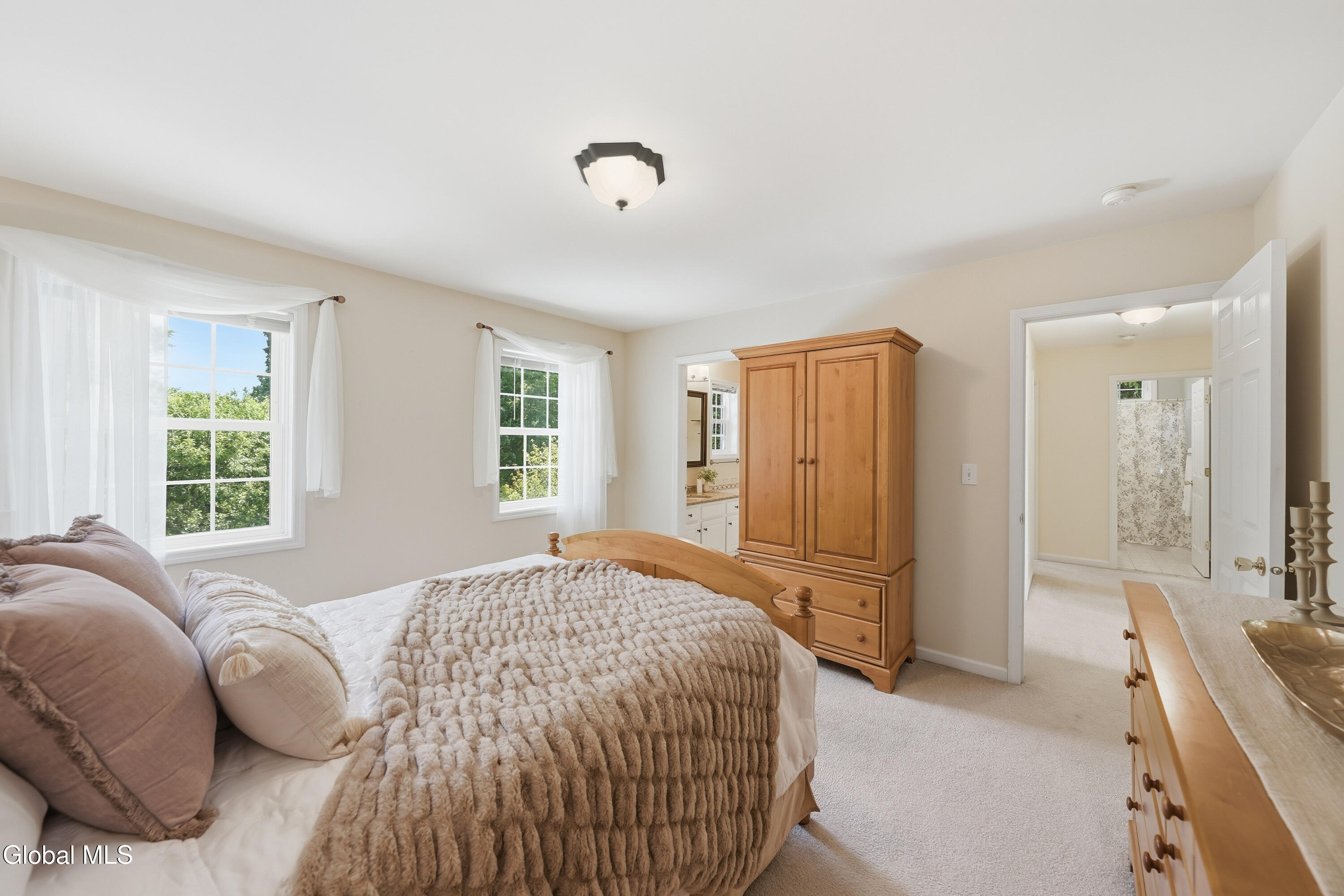 22 Blue Jay Way Rexford NY 12148