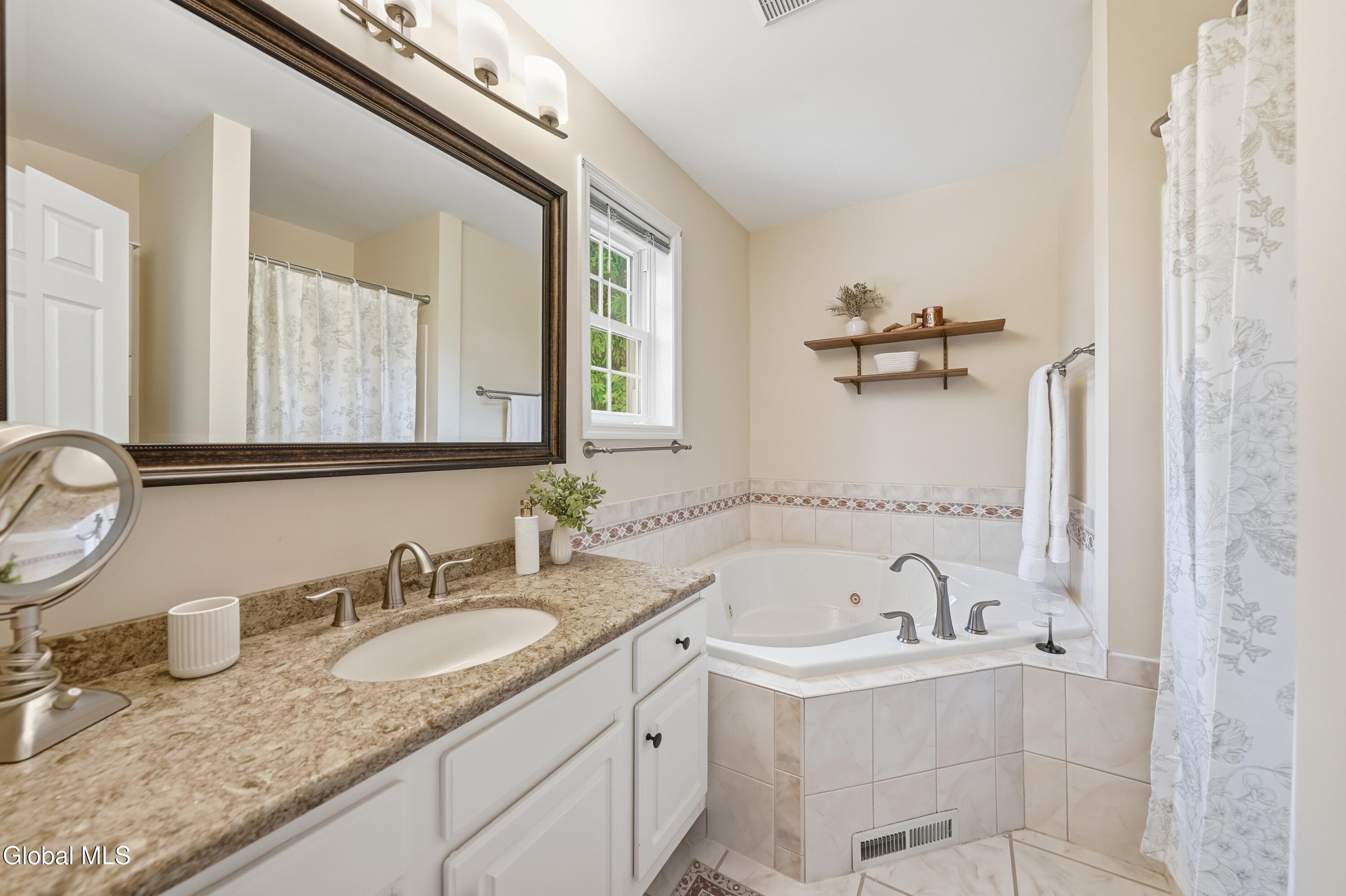 22 Blue Jay Way Rexford NY 12148