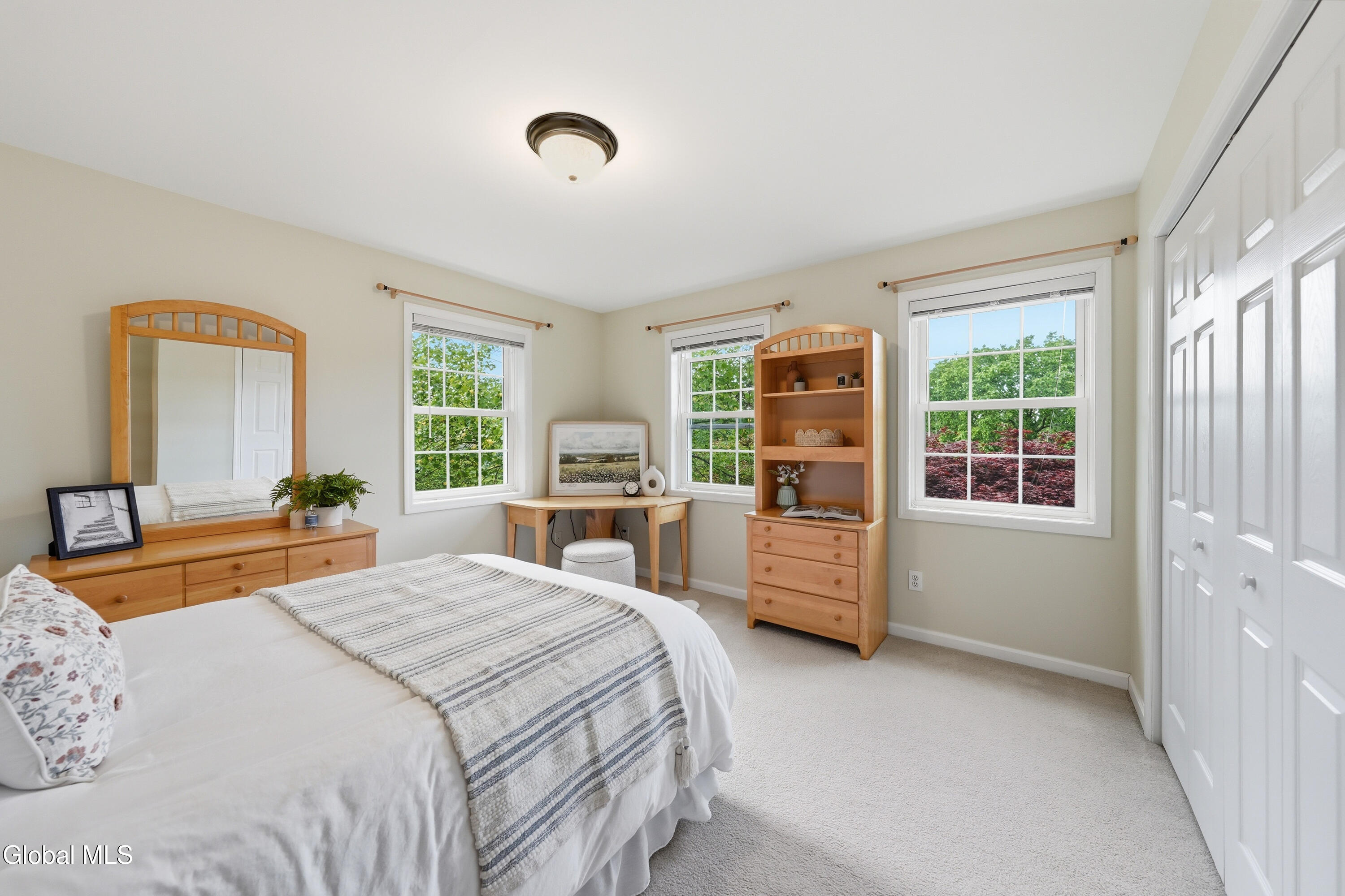 22 Blue Jay Way Rexford NY 12148