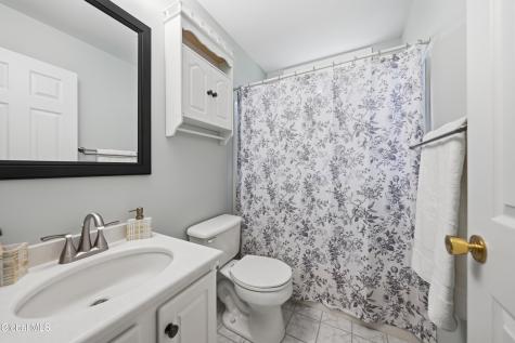 22 Blue Jay Way Rexford NY 12148