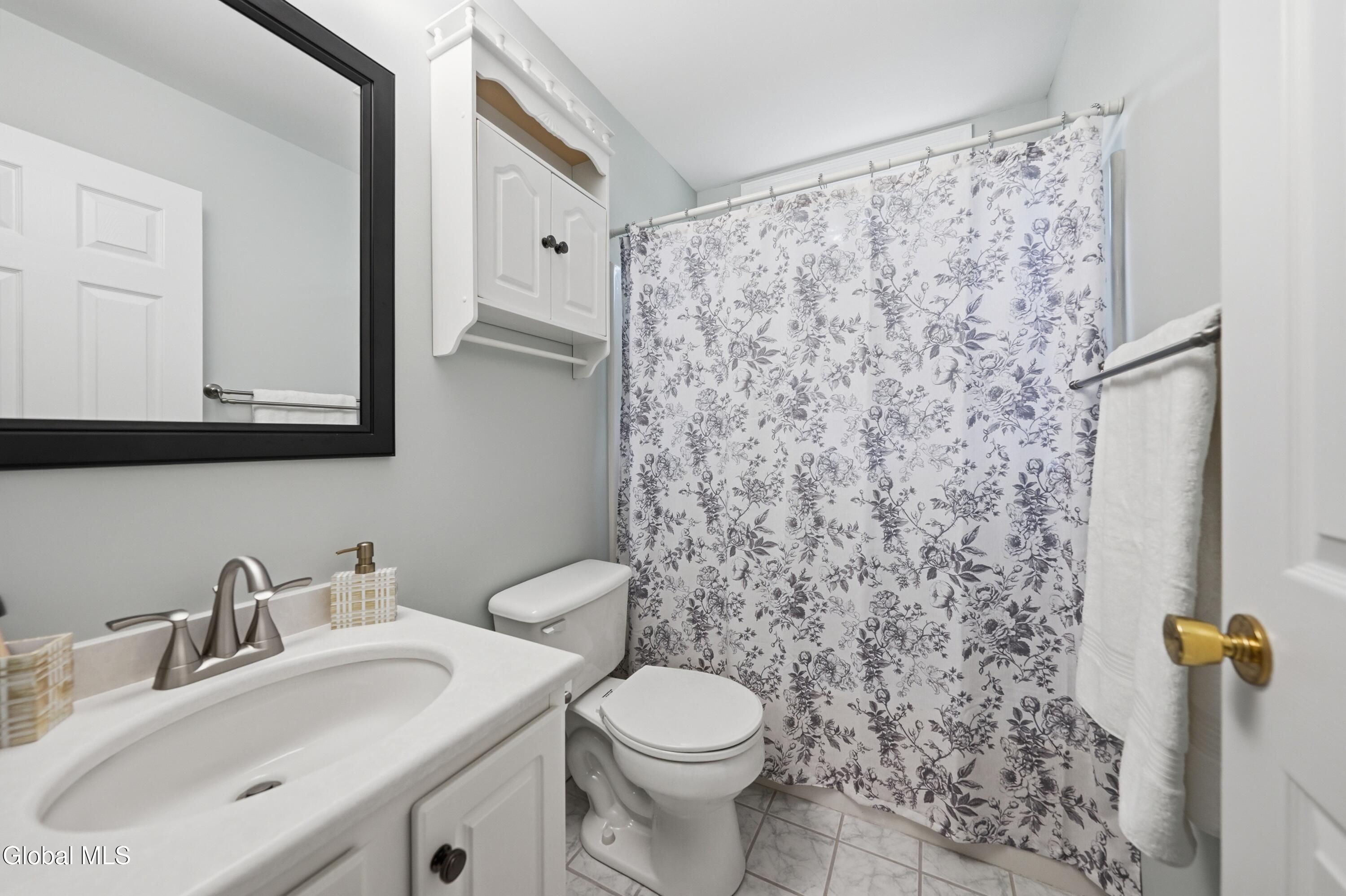 22 Blue Jay Way Rexford NY 12148