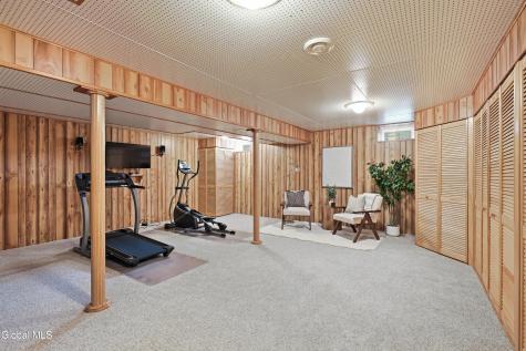 22 Blue Jay Way Rexford NY 12148