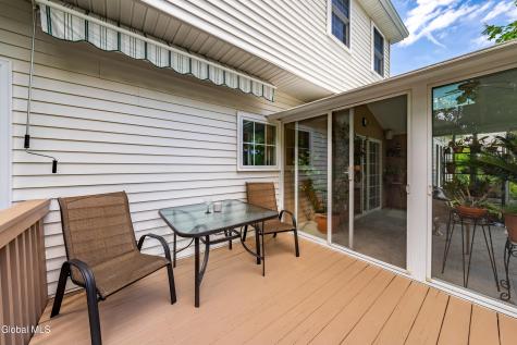 22 Blue Jay Way Rexford NY 12148