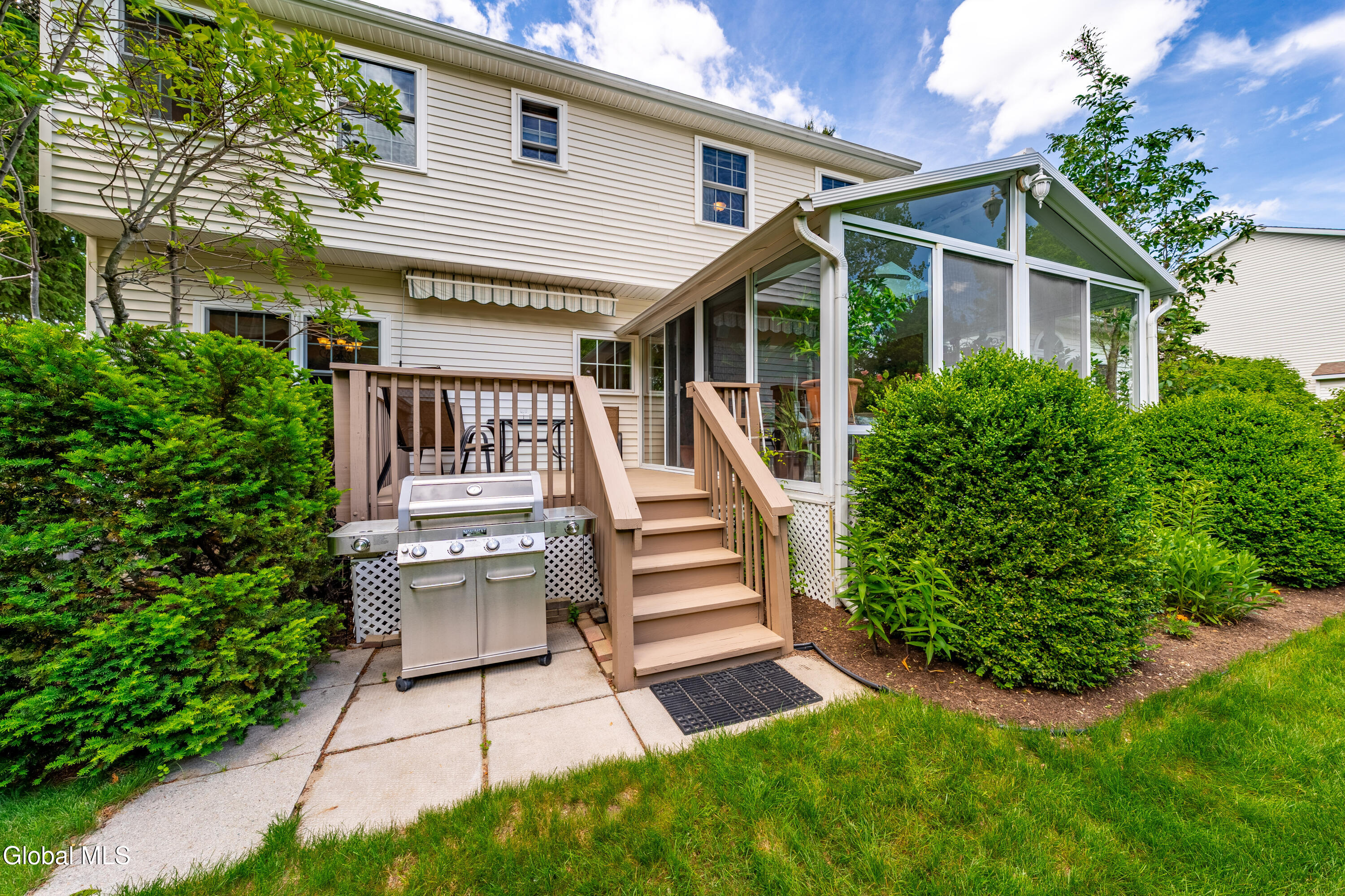22 Blue Jay Way Rexford NY 12148