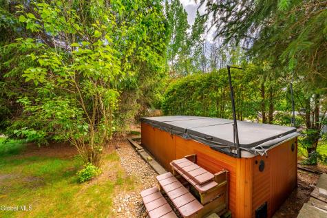 22 Blue Jay Way Rexford NY 12148