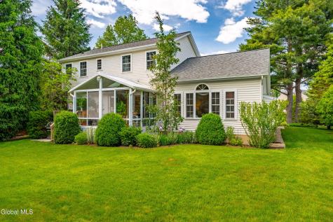 22 Blue Jay Way Rexford NY 12148