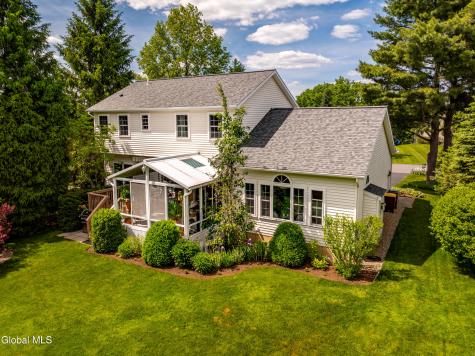 22 Blue Jay Way Rexford NY 12148
