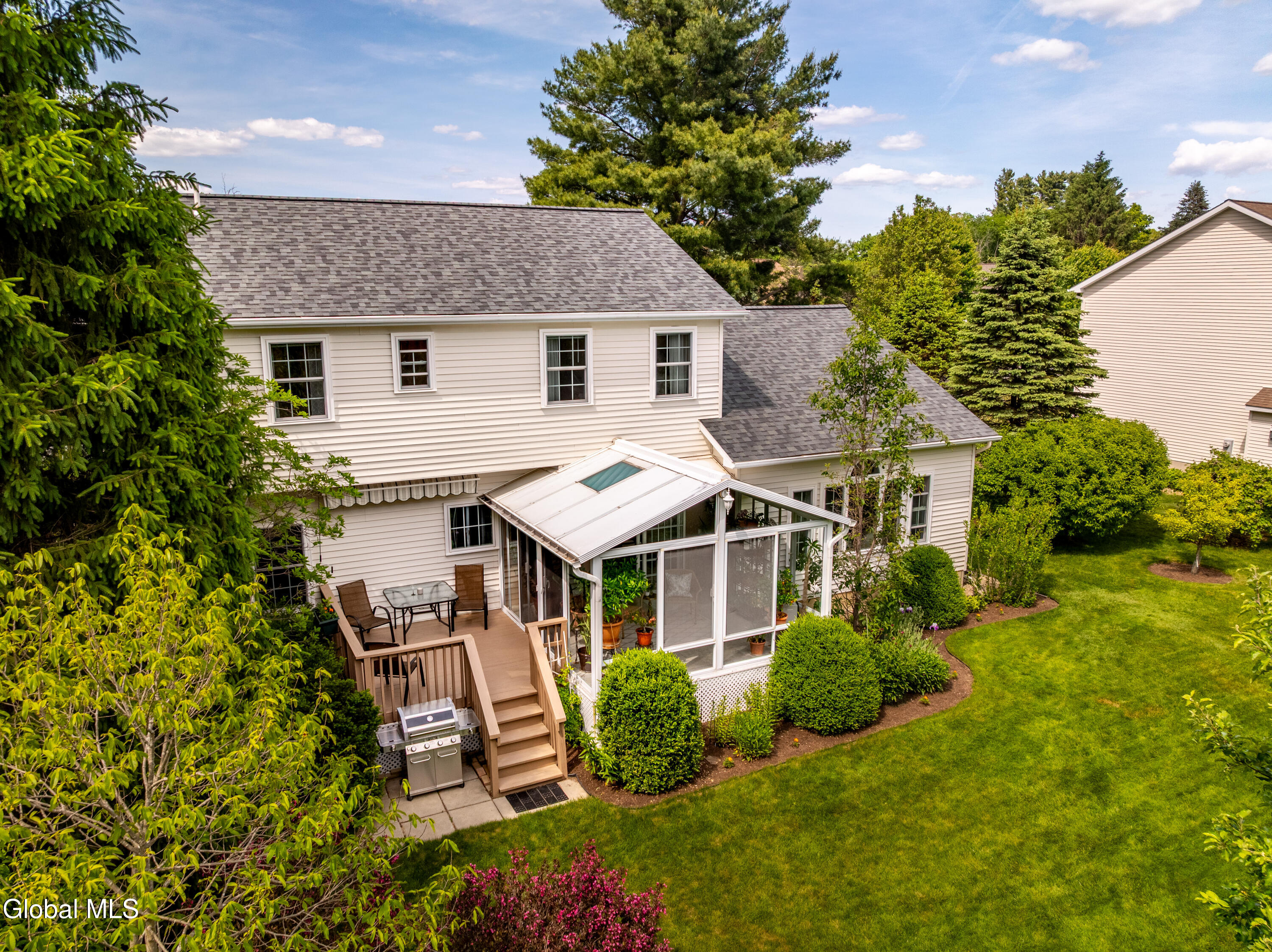 22 Blue Jay Way Rexford NY 12148