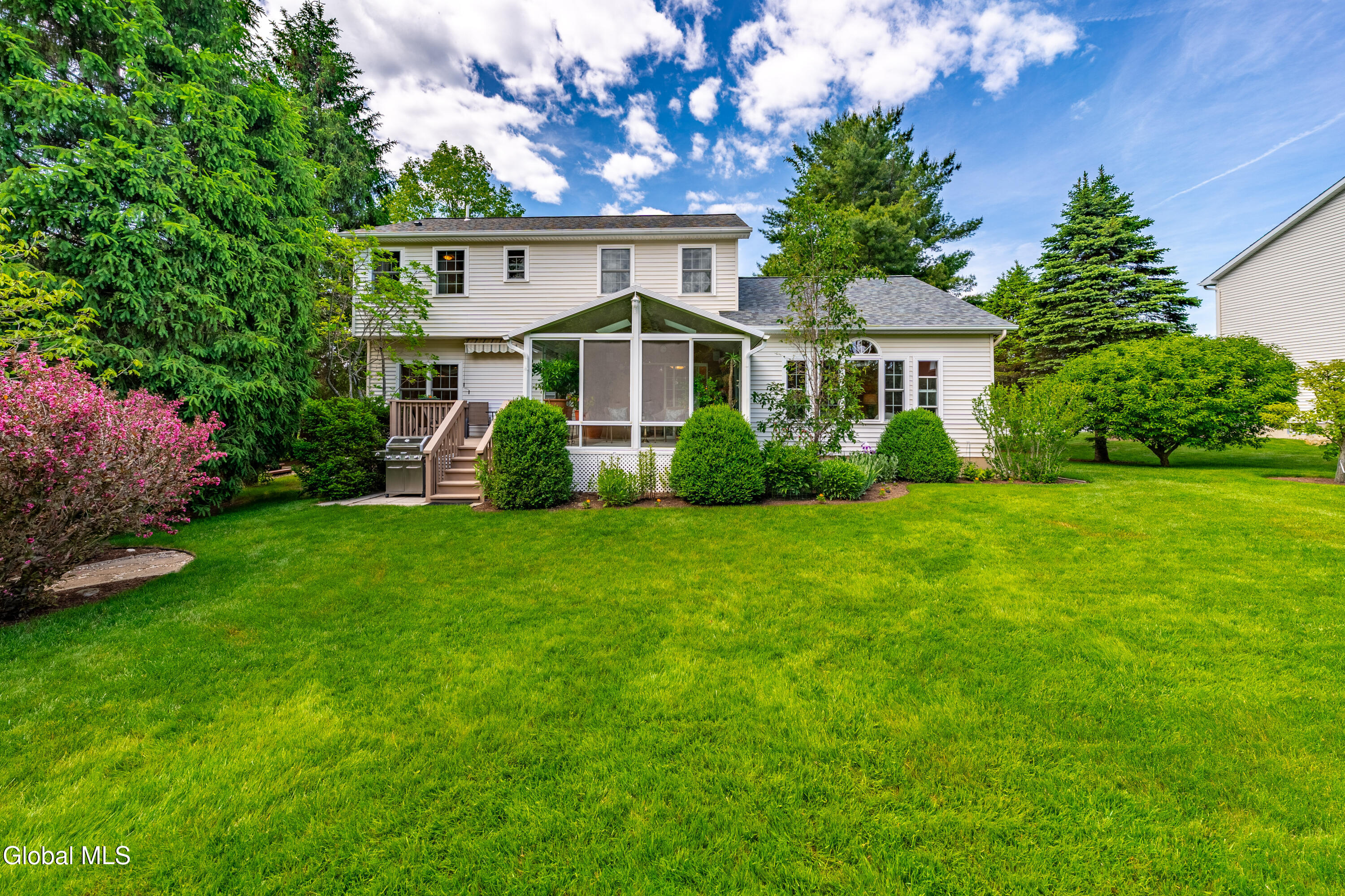 22 Blue Jay Way Rexford NY 12148
