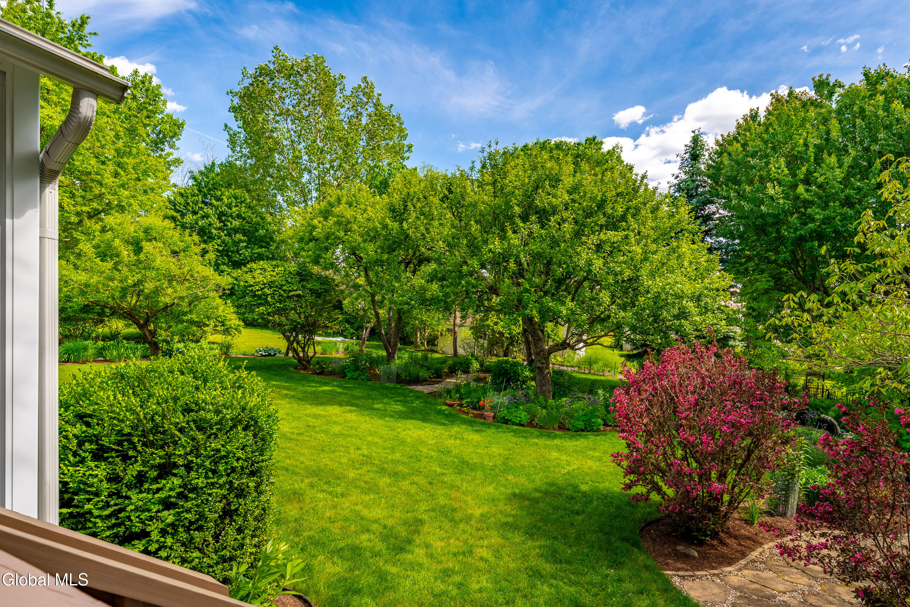 22 Blue Jay Way Rexford NY 12148